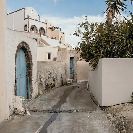 White Cave Suites *